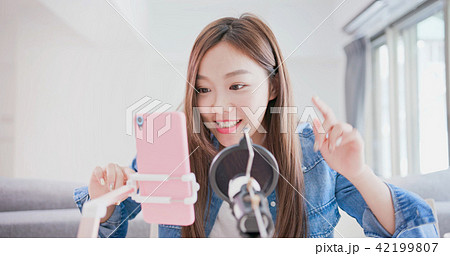 woman have live stream 42199807