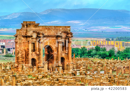 Trajan Arch within the ruins of Timgad in Algeria. 42200583