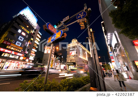 日本の東京都市景観　浅草駅などを望む（夜景） 42202387