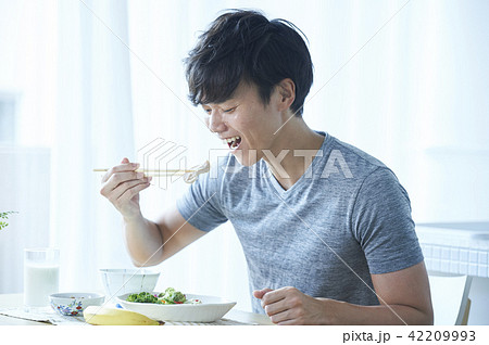 食事管理 男性 の写真素材