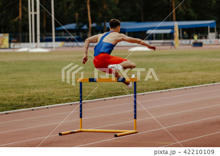 running 400 meters 42210109