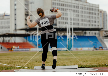 shot put back woman athlete shot put back woman athlete 42210110