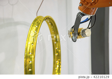 The painting robot spray the paint  42210129