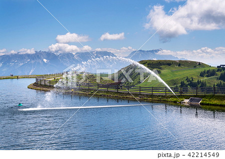 Beautiful pond on Wildenkarkogel Mountain in Alps 42214549
