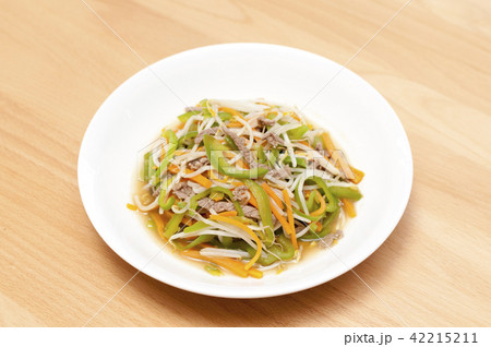 野菜と細切り豚肉の炒め物 野菜と細切り豚肉の炒め物 42215211