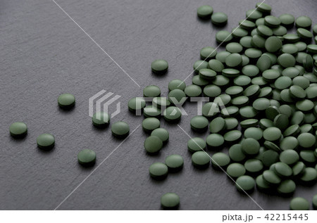 緑色の錠剤 42215445
