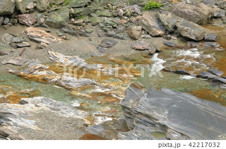 渓流の岩肌 渓流の岩肌 42217032