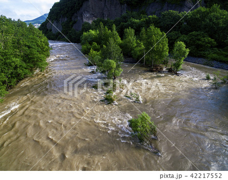 増水する川(空撮) 増水する川(空撮) 42217552