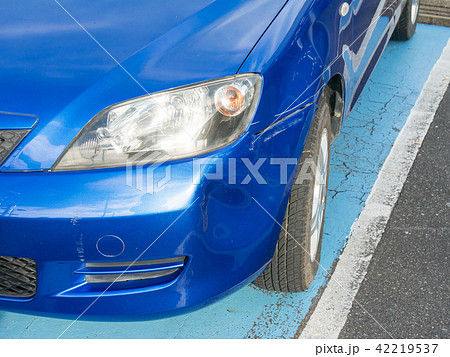 バンパーの凹み 42219537