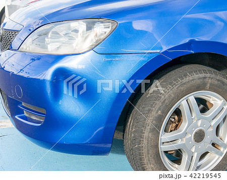 バンパーの凹み 42219545