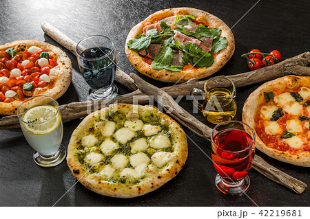 ホームメイドピッツア Italian home-made pizza ホームメイドピッツア Italian home-made pizza 42219681