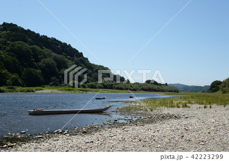 背景に山のある河原の風景の写真素材