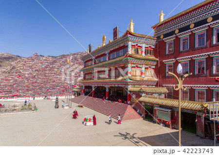 Red monastery and home at Larung gar 42223743