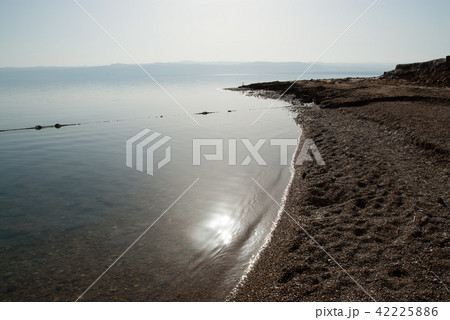 ヨルダン　デッドーシー　ビーチリゾート　死海 42225886