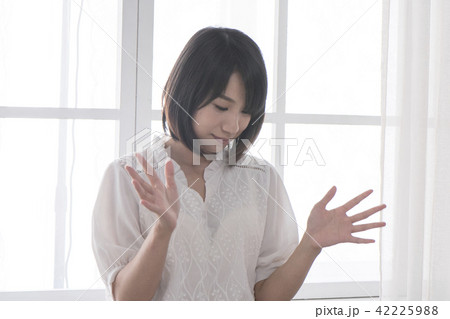女性 女の人 女 42225988