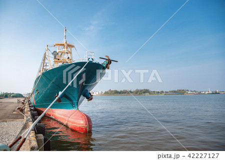係留中の漁船 係留中の漁船 42227127