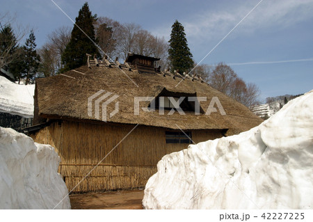 鶴岡・雪の中の多麦俣集落と多層民家 42227225