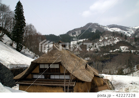 鶴岡・雪の中の多麦俣集落と多層民家 鶴岡・雪の中の多麦俣集落と多層民家 42227228