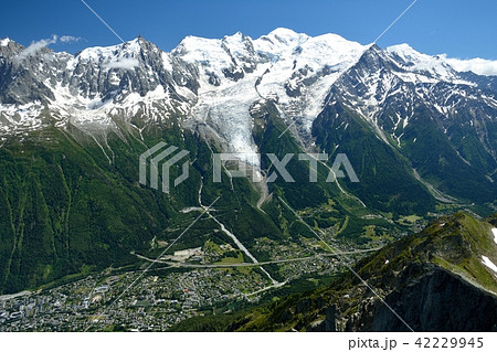 ブレヴァン展望台からのモンブランとシャモニ 42229945