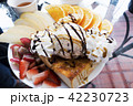 Ice cream on toast with fruit 42230723