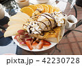 Ice cream on toast with fruit 42230728
