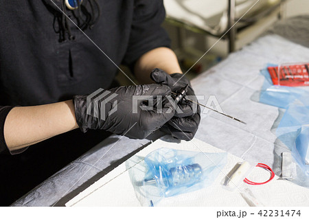 master tattoo artist prepares tools for tattooing. master tattoo artist prepares tools for tattooing. 42231474