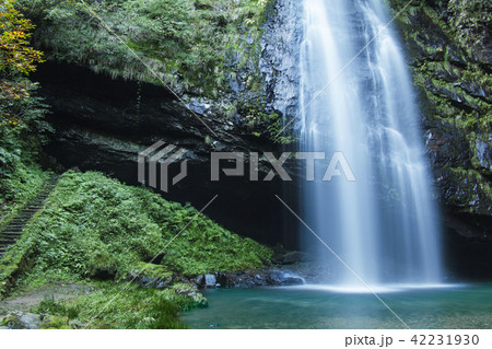 龍頭が滝、裏見の滝でもある。雲南市にある滝。 42231930