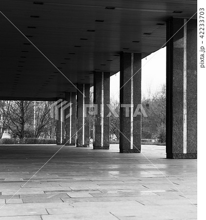 Gallery of straight columns disappearing Gallery of straight columns disappearing 42233703