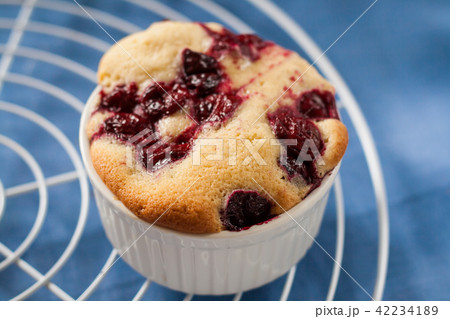 Cake with cherries and powdered sugar 42234189