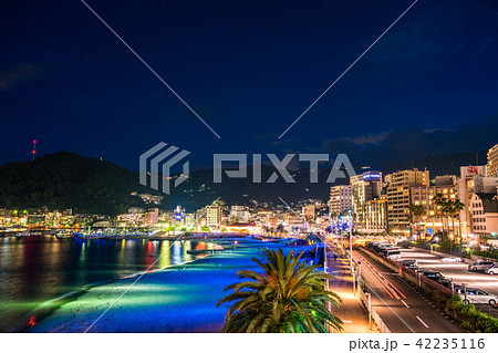 (静岡県熱海市)熱海サンビーチ・ライトアップ 夜景 (静岡県熱海市)熱海サンビーチ・ライトアップ 夜景 42235116
