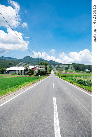 田舎の道路の写真素材