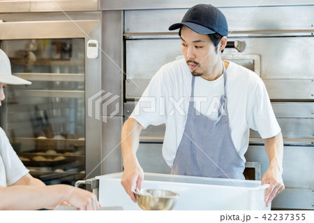 パン屋さん 42237355