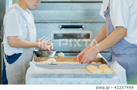 パン屋さん パン屋さん 42237499