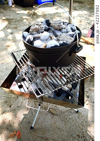 BBQ ダッチオーブンで料理 BBQ ダッチオーブンで料理 42237992