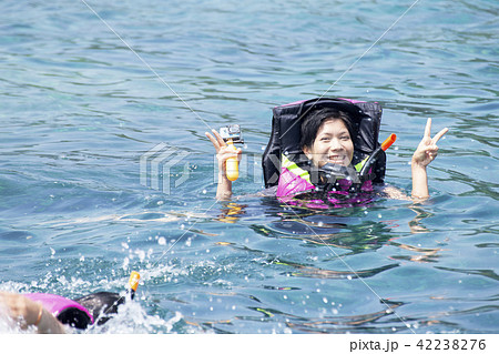 Asian Young women snorkeling in the sea of Thailand 42238276