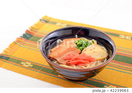 沖縄伝統料理の三枚肉そば 42239063