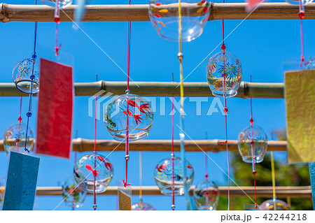 たくさんの風鈴 42244218
