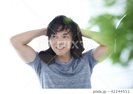 男性　洗髪 42244551