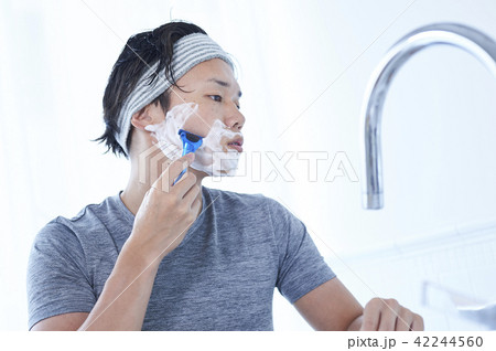男性　洗顔　 42244560