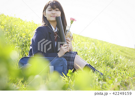 女子高生　卒業 42249159