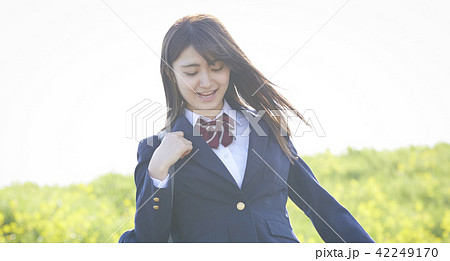 女子高生 通学の写真素材
