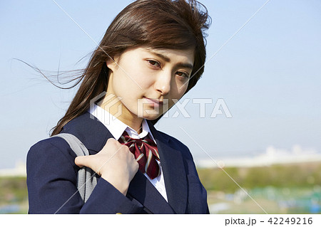 女子高生　通学 42249216