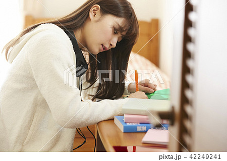 女子高生 勉強 女子高生 勉強 42249241