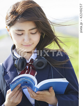 女子高生 勉強 女子高生 勉強 42249257