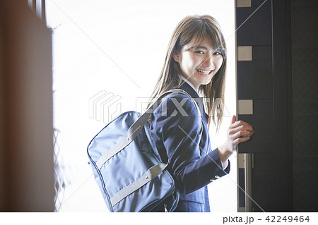 女子高生　通学 42249464