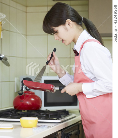 女子高生　お弁当作り 42249569