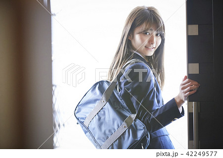 女子高生　通学 42249577
