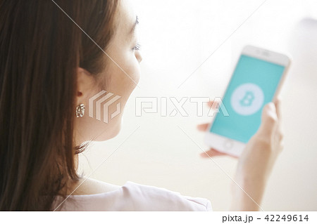 女性 スマートフォン 女性 スマートフォン 42249614