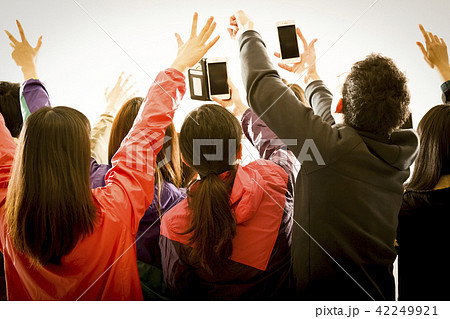 男女　盛り上がる 42249921