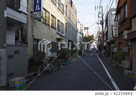 山谷のドヤ街にて 山谷のドヤ街にて 42250663